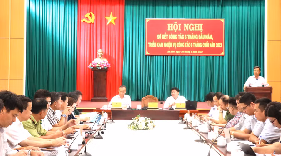 Ủy ban nhân dân thị xã An Khê sơ kết công tác 6 tháng đầu năm, triển khai nhiệm vụ 6 tháng cuối năm 2023. Ảnh: Ngọc Minh Ủy ban nhân dân thị xã An Khê sơ kết công tác 6 tháng đầu năm, triển khai nhiệm vụ 6 tháng cuối năm 2023. Ảnh: Ngọc Minh