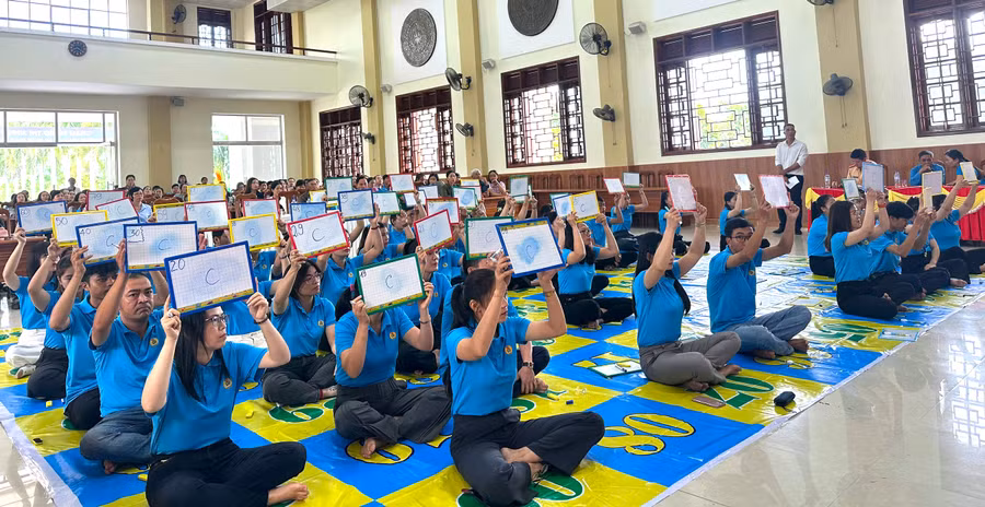 Tham gia hội thi "Rung chuông vàng về an toàn giao thông”có 79 thí sinh đến từ 70 cơ sở công đoàn trực thuộc Liên đoàn Lao động thị xã An Khê. Ảnh: Ngọc Anh