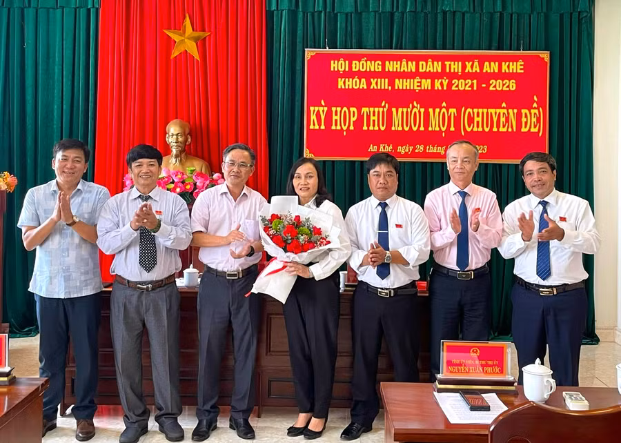 Bà Lê Thị Hồng Minh-Phó Chủ tịch Ủy ban MTTQ Việt Nam thị xã An Khê được bầu giữ chức Phó Chủ tịch UBND thị xã An Khê khóa XIII (nhiệm kỳ 2021-2026). Ảnh: Thế Huynh Bà Lê Thị Hồng Minh-Phó Chủ tịch Ủy ban MTTQ Việt Nam thị xã An Khê được bầu giữ chức Phó Chủ tịch UBND thị xã An Khê khóa XIII (nhiệm kỳ 2021-2026). Ảnh: Thế Huynh