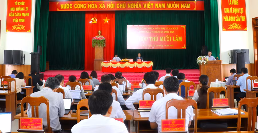 Quang cảnh kỳ họp thứ 15 HĐND thị xã An Khê khóa XIII, nhiệm kỳ 2021-2026. Ảnh: Ngọc Minh