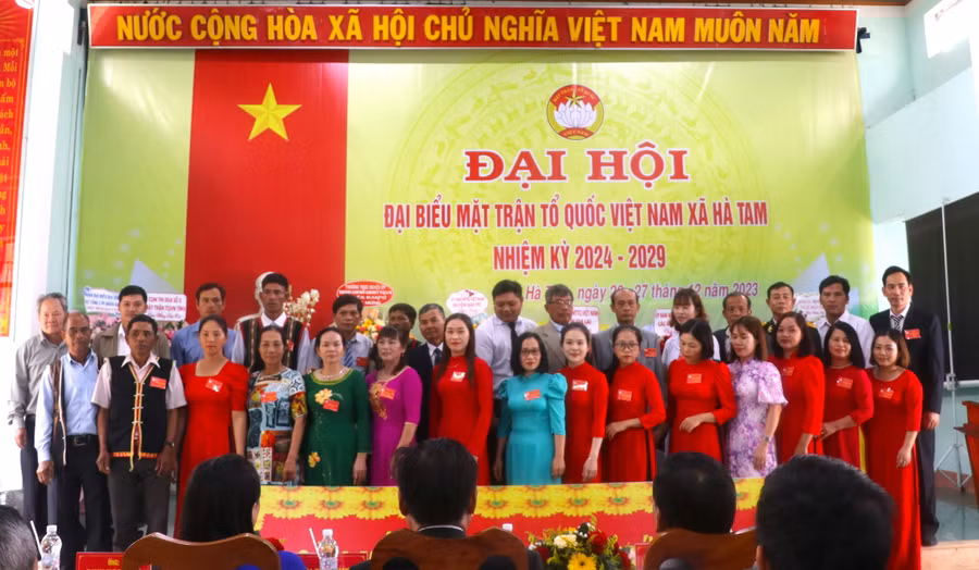 Đại hội đã hiệp thương cử 30 vị tham gia Ủy ban MTTQ Việt Nam xã Hà Tam khóa V, nhiệm kỳ 2024-2029. Ảnh: Ngọc Minh