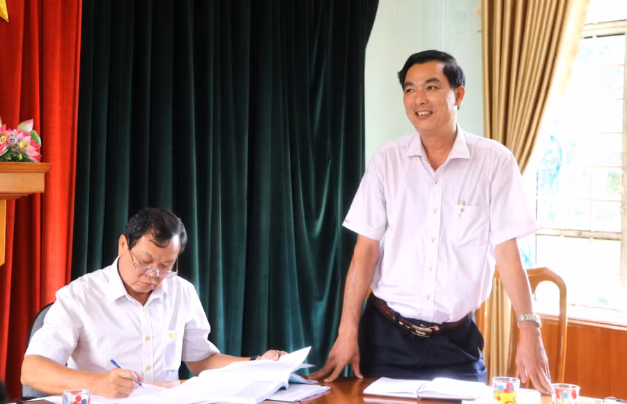 Ông Nguyễn Văn Dũng-Phó Bí thư Huyện ủy, Chủ tịch UBND huyện Kbang phát biểu ý kiến tại buổi giám sát. Ảnh: Ngọc Minh