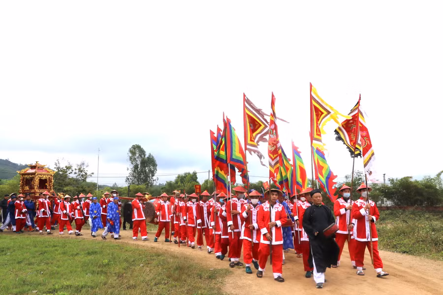 Nghinh sắc thần từ An Khê trường về An Khê đình. Ảnh: Ngọc Minh