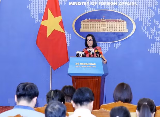 Phó Phát ngôn Bộ Ngoại giao Phạm Thu Hằng trả lời câu hỏi của phóng viên. (Ảnh: Phương Uyên/TTXVN phát) Phó Phát ngôn Bộ Ngoại giao Phạm Thu Hằng trả lời câu hỏi của phóng viên. (Ảnh: Phương Uyên/TTXVN phát)