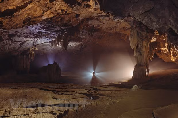 Hang Va dài 1,7km là hang động có loại hình thạch nhũ hình tháp nón với cấu trúc cực kỳ phức tạp độc đáo và duy nhất trong các hang động ở Vườn Quốc gia Phong Nha-Kẻ Bàng. (Ảnh: Vietnam+)