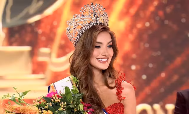 Mỹ nhân Ecuador đăng quang Miss Supranational 2023, Đặng Thanh Ngân giành ngôi Á hậu 4 - Ảnh 1. Andrea Aguilera xuất sắc vượt qua 64 đối thủ giành vương miện Miss Supranational 2023.CHỤP MÀN HÌNH