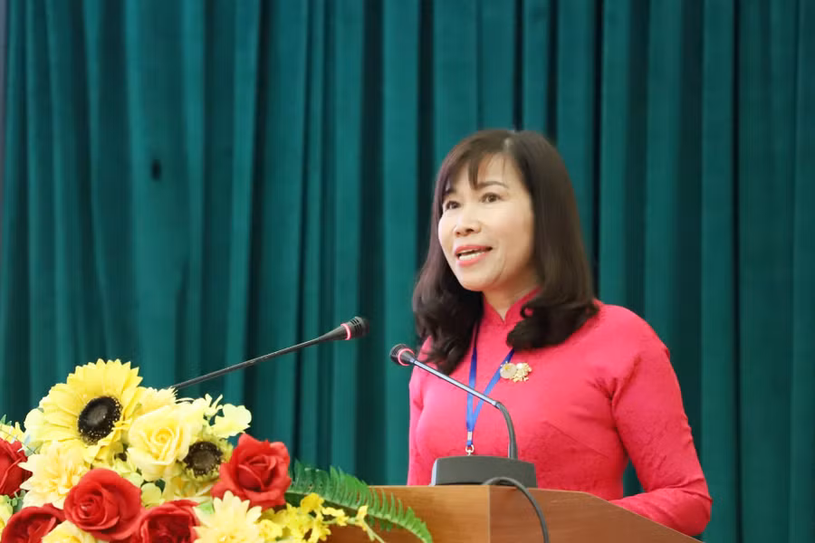 Bà Hà Thị Hạnh, tân Chủ tịch Ủy ban MTTQ Việt Nam tỉnh Đắk Nông lần thứ V, nhiệm kỳ 2024-2029 phát biểu nêu quyết tâm tiếp tục lãnh đạo tập thể đoàn kết, triển khai thực hiện các nhiệm vụ Đại hội đề ra