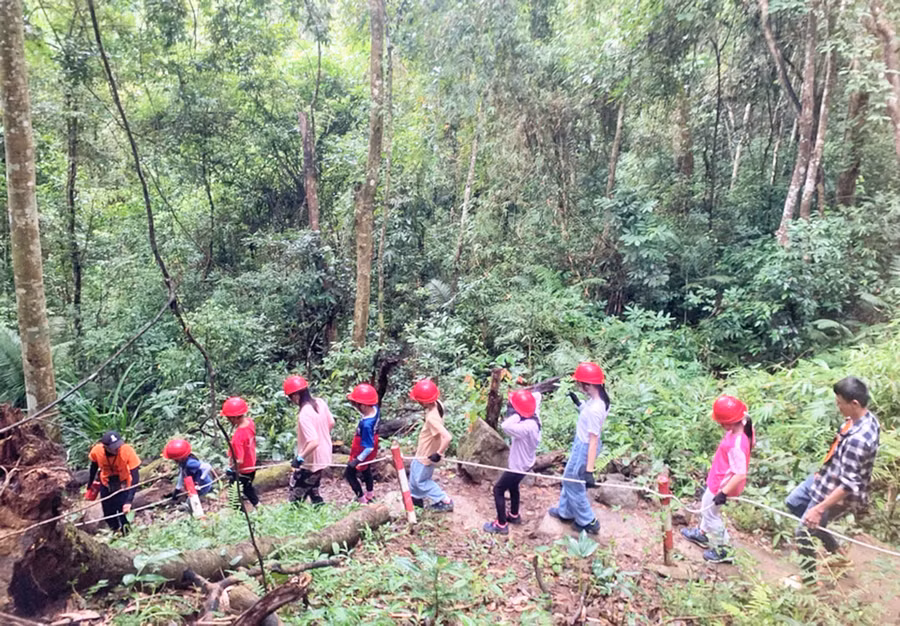 Trại hè giúp thiếu nhi kết nối với thiên nhiên và rèn luyện kỹ năng sinh tồn. Ảnh: Minh Châu Trại hè giúp thiếu nhi kết nối với thiên nhiên và rèn luyện kỹ năng sinh tồn. Ảnh: Minh Châu