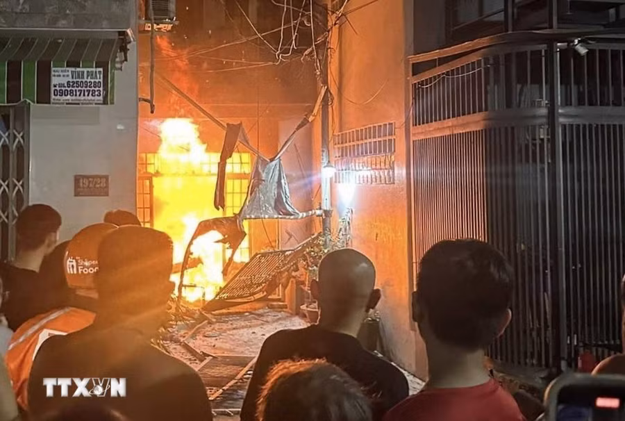 Vụ cháy nhà trong hẻm 497 đường Thống Nhất, phường 16, quận Gò Vấp, Thành phố Hồ Chí Minh khiến 3 mẹ con tử vong. (Ảnh TTXVN phát) Vụ cháy nhà trong hẻm 497 đường Thống Nhất, phường 16, quận Gò Vấp, Thành phố Hồ Chí Minh khiến 3 mẹ con tử vong. (Ảnh TTXVN phát)