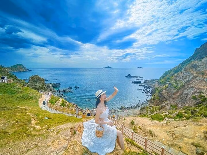 Với thiên nhiên hoang sơ, bờ biển đẹp cùng con người hiếu khách, Quy Nhơn trở thành điểm đến lý tưởng của các tín đồ mê xê dịch.