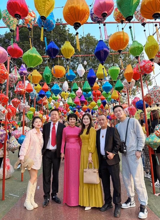 Dù là mẹ đơn thân nhưng chị luôn được gia đình chồng quan tâm, yêu thương. Ảnh NVCC Dù là mẹ đơn thân nhưng chị luôn được gia đình chồng quan tâm, yêu thương. Ảnh NVCC