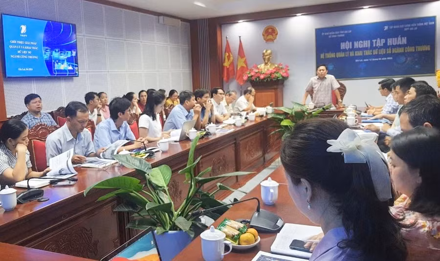 Sở Công thương Gia Lai phối hợp với VNPT Gia Lai tổ chức tập huấn về hệ thống quản lý, khai thác dữ liệu cơ sở ngành Công thương. (Ảnh đơn vị cung cấp). Sở Công thương Gia Lai phối hợp với VNPT Gia Lai tổ chức tập huấn về hệ thống quản lý, khai thác dữ liệu cơ sở ngành Công thương. (Ảnh đơn vị cung cấp).
