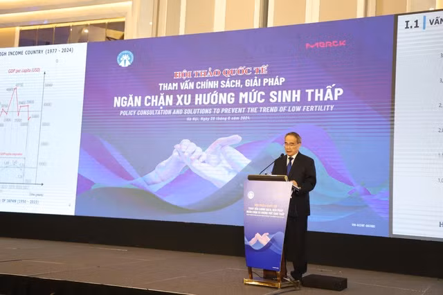 GS Nguyễn Thiện Nhân khuyến cáo cần thay đổi chính sách tạo điều kiện cho thanh niên lập gia đình, sinh con, nuôi con GS Nguyễn Thiện Nhân khuyến cáo cần thay đổi chính sách tạo điều kiện cho thanh niên lập gia đình, sinh con, nuôi con