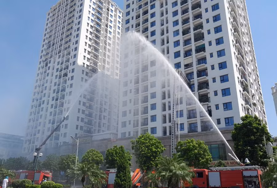 Các lực lượng huy động diễn tập phương án chữa cháy tìm kiếm cứu nạn tại chung cư HC Golden City (quận Long Biên, Hà Nội). Ảnh nguồn anninhthudo