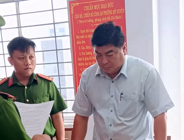 Ông Nguyễn Bảo Sinh bị bắt trước đó. Ảnh: Báo An Giang Ông Nguyễn Bảo Sinh bị bắt trước đó. Ảnh: Báo An Giang