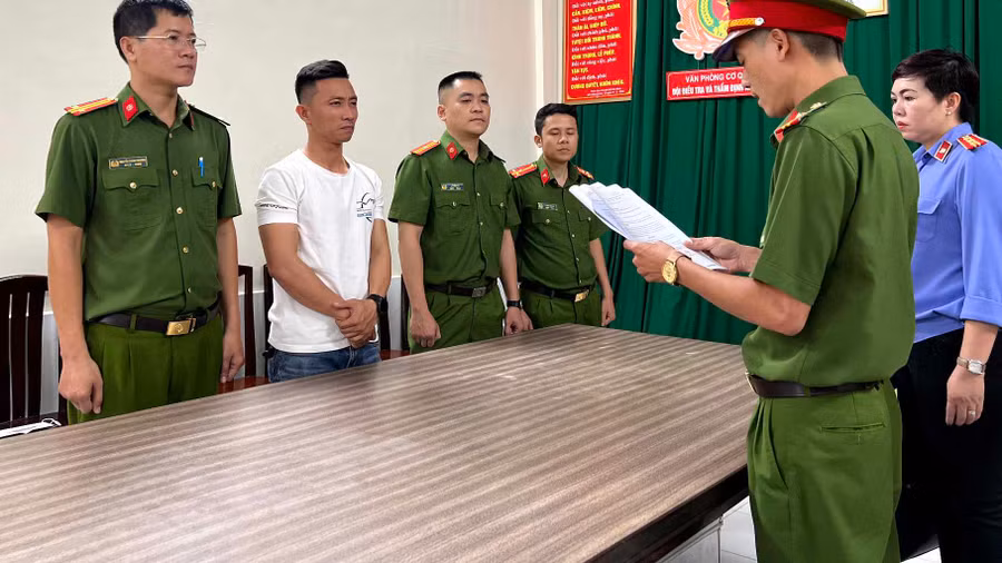 Trần Xuân Đông tại cơ quan công an. Ảnh: CACC