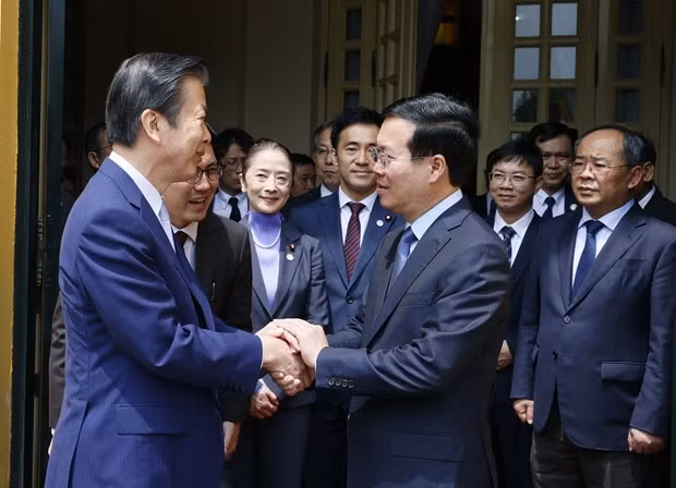 Chủ tịch nước Võ Văn Thưởng tiếp Chủ tịch Đảng Công minh Nhật Bản Yamaguchi Natsuo. (Ảnh: Thống Nhất/TTXVN)