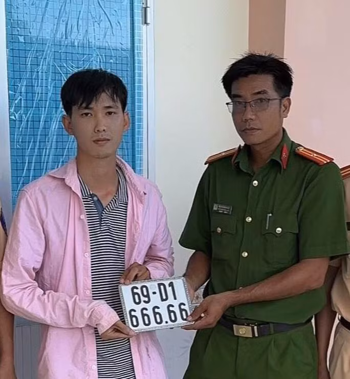 Nguyễn Nhứt Kiếm bấm được biển số xe "ngũ quý" 666.66