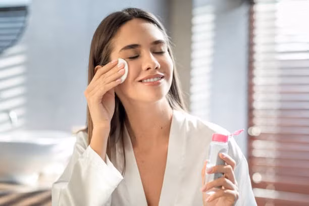 Tẩy trang không đúng cách có thể phá hủy phần lớn công sức chăm da của bạn. Tẩy trang không đúng cách có thể phá hủy phần lớn công sức chăm da của bạn.