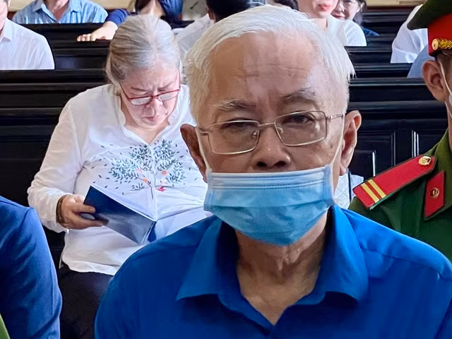 Bị cáo Trần Phương Bình và Nguyễn Thị Ngọ tại toà