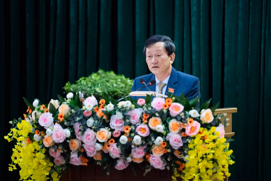 Đồng chí Dương Văn Trang - Bí thư Tỉnh ủy, Chủ tịch HĐND tỉnh phát biểu sau khi HĐND tỉnh lấy phiếu tín nhiệm. Ảnh: Đức Thành