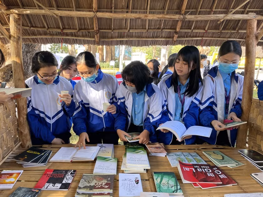 Văn hóa đọc đang dần lan tỏa trong cộng đồng, nhất là với học sinh các trường học trên địa bàn tỉnh. Ảnh: Lam Nguyên