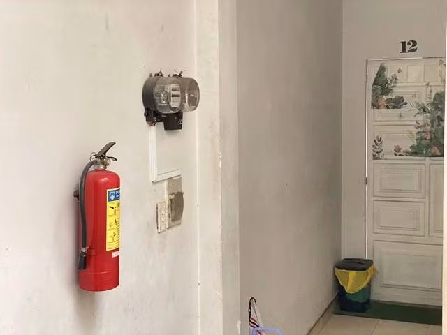 Nên tìm những nhà trọ có trang bị bình chữa cháy và lối thoát hiểm. Ảnh: Phương Thảo