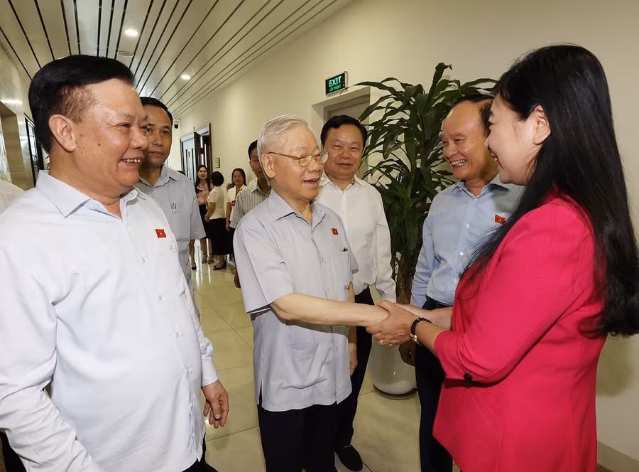 Tổng Bí thư Nguyễn Phú Trọng tiếp xúc cử tri tại Hà Nội sau Kỳ họp thứ 4, Quốc hội khóa XV. Ảnh: TTXVN
