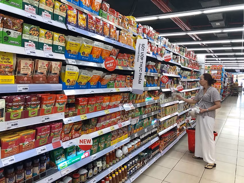 Mức giảm trừ gia cảnh quá thấp so với mức tăng giá cả hàng hóa và chi phí cuộc sống mà người dân đang gánh. Ảnh: QUANG HUY