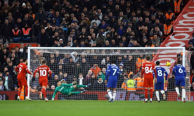 Darwin Nunez sút hỏng penalty