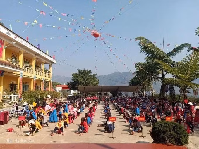 Học sinh Trường PTDT bán trú Tiểu học Hoàng Thu Phố 1