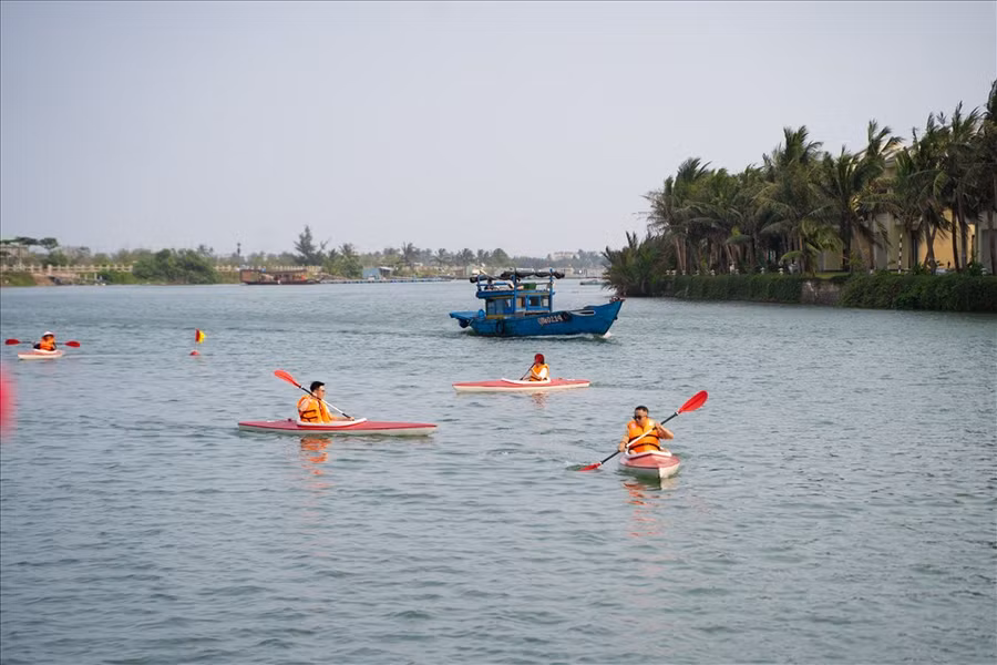 Đua thuyền kayak trên sông Thu Bồn. Đua thuyền kayak trên sông Thu Bồn.