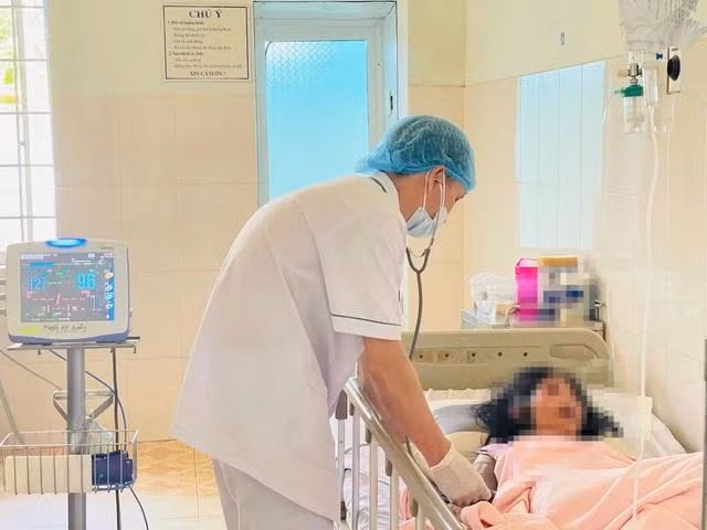 Bệnh nhân nhập viện với biểu hiện như: sợ nước, sợ gió, sợ tiếng động... ẢNH: TRANG ANH Bệnh nhân nhập viện với biểu hiện như: sợ nước, sợ gió, sợ tiếng động... ẢNH: TRANG ANH