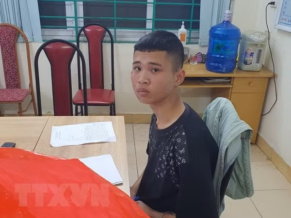 Đối tượng Chu Mạnh Hùng tại cơ quan điều tra Công an tỉnh Hòa Bình. (Ảnh: TTXVN phát)