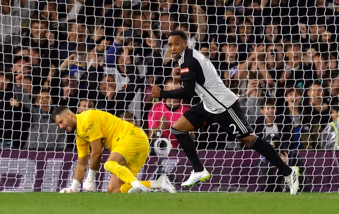 Kenny Tete sút thắng lượt luân lưu quyết định, đưa Fulham vào vòng 3