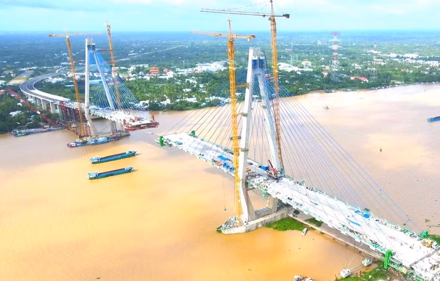 Từ điểm đầu dự án, tuyến đi song song với Quốc lộ 1 và vượt sông Tiền bằng cầu Mỹ Thuận 2, cách cầu Mỹ Thuận hiện hữu 350m về phía thượng lưu và kết thúc tại nút giao với QL80.