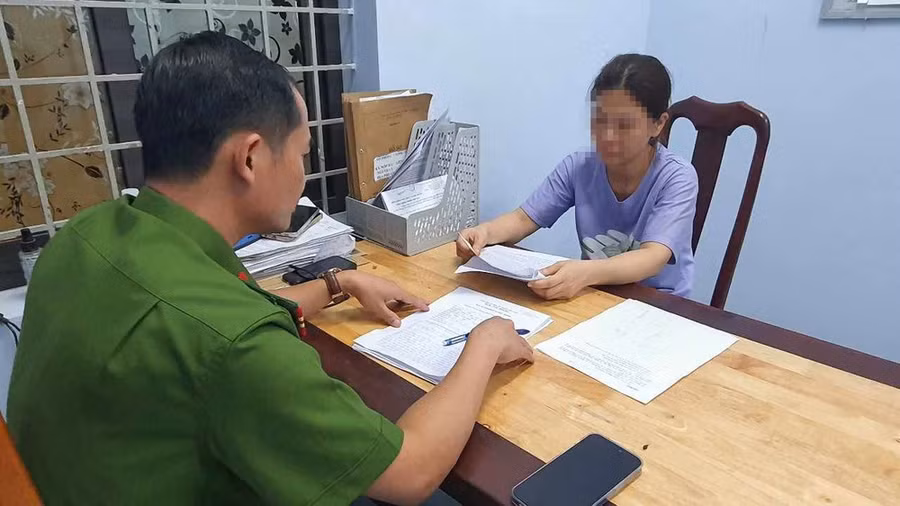 Đối tượng Thúy tại cơ quan công an