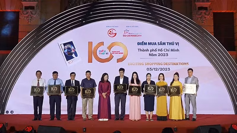 Công bố 10 điểm mua sắm thú vị. Công bố 10 điểm mua sắm thú vị.