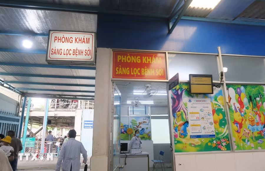 Phòng sàng lọc bệnh sởi tại Bệnh viện Nhi đồng 1 Thành phố Hồ Chí Minh. (Ảnh: Đinh Hằng/TTXVN) Phòng sàng lọc bệnh sởi tại Bệnh viện Nhi đồng 1 Thành phố Hồ Chí Minh. (Ảnh: Đinh Hằng/TTXVN)