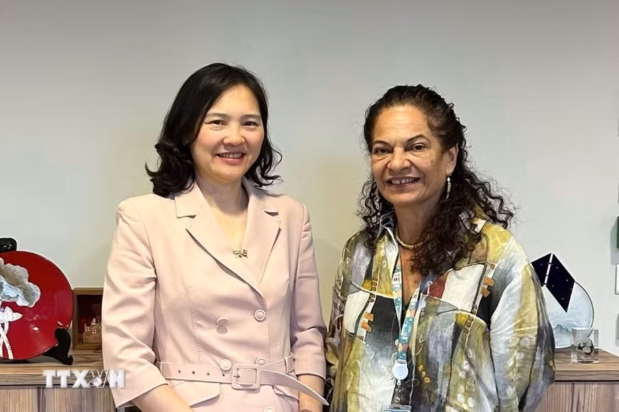 Đại sứ Nguyễn Thị Vân Anh gặp bà Lidia Arthur Brito, Trợ lý Tổng Giám đốc UNESCO về Khoa học tự nhiên và chính xác. (Ảnh: TTXVN phát) Đại sứ Nguyễn Thị Vân Anh gặp bà Lidia Arthur Brito, Trợ lý Tổng Giám đốc UNESCO về Khoa học tự nhiên và chính xác. (Ảnh: TTXVN phát)
