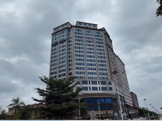 Toà nhà phía trong đặc khu Tam Giác Vàng, sào huyệt của các đối tượng thực hiện hành vi phạm tội. Ảnh: Công an Hà Tĩnh Toà nhà phía trong đặc khu Tam Giác Vàng, sào huyệt của các đối tượng thực hiện hành vi phạm tội. Ảnh: Công an Hà Tĩnh