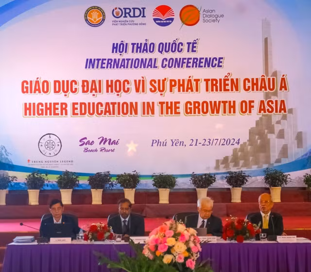 Hội thảo quốc tế "Giáo dục ĐH vì sự phát triển châu Á". Ảnh TRẦN BÍCH NGÂN Hội thảo quốc tế "Giáo dục ĐH vì sự phát triển châu Á". Ảnh TRẦN BÍCH NGÂN
