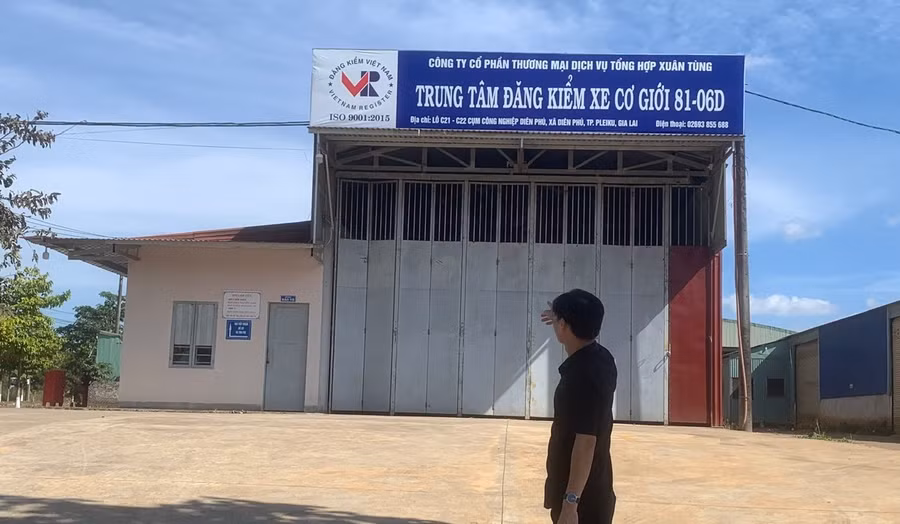 Dù chưa hoạt động nhưng chủ đầu tư đã treo biển tên Trung tâm Đăng kiểm 81-06D nhiều năm nay. Ảnh: T.D