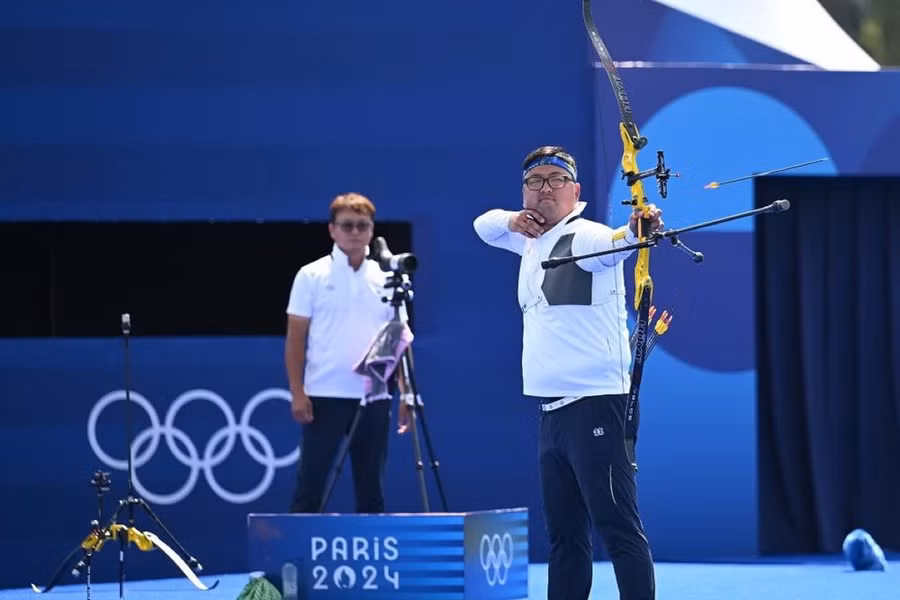 Kim Woojin giành huy chương Vàng môn Bắn cung. (Nguồn: Xinhua)