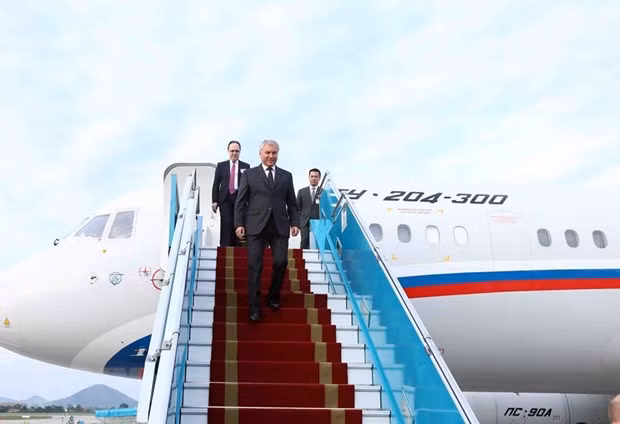 Chủ tịch Duma Quốc gia Quốc hội Liên bang Nga Vyacheslav Victorovich Volodin đến Hà Nội, bắt đầu chuyến thăm chính thức Việt Nam. (Ảnh: Phạm Kiên/TTXVN) Chủ tịch Duma Quốc gia Quốc hội Liên bang Nga Vyacheslav Victorovich Volodin đến Hà Nội, bắt đầu chuyến thăm chính thức Việt Nam. (Ảnh: Phạm Kiên/TTXVN)