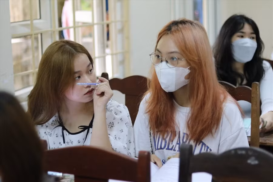 Thay vì vào đại học, nhiều thí sinh chọn lối đi riêng cho mình. Ảnh minh hoạ: Phan Liên Thay vì vào đại học, nhiều thí sinh chọn lối đi riêng cho mình. Ảnh minh hoạ: Phan Liên