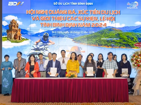 Các đơn vị liên quan ký kết hợp tác xúc tiến, quảng bá du lịch Bình Định Các đơn vị liên quan ký kết hợp tác xúc tiến, quảng bá du lịch Bình Định