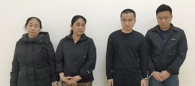 Các đối tượng liên quan tại cơ quan công an. Ảnh: V. Hậu