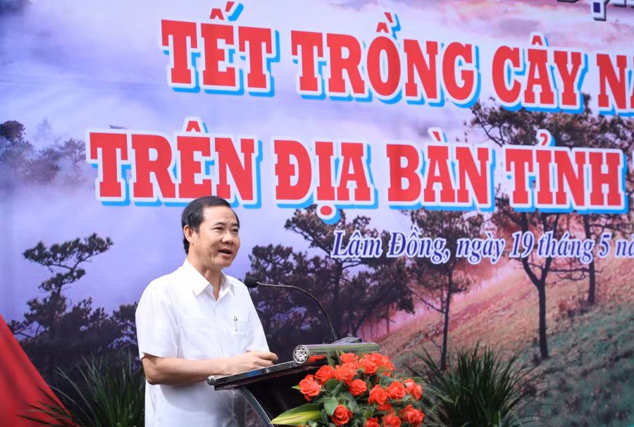 Quyền Bí thư Tỉnh ủy Lâm Đồng Nguyễn Thái Học phát biểu và kêu gọi mỗi cán bộ, người dân tích cực tham gia vào việc bảo vệ rừng, trồng cây xanh để gây rừng