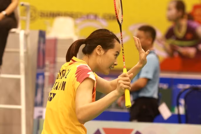 Hạ đối thủ Nhật Bản, Nguyễn Thùy Linh vào chung kết Vietnam Open 2023 - Ảnh 7. Thùy Linh chào cảm ơn khán giả đã ủng hộ cô trong cả trận đấu
